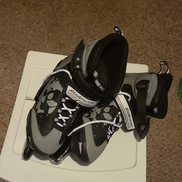 Bladerunner Adjustable ICE SKATES size 2 - Picture 1 of 5